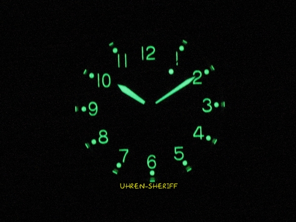 UMR Ruhla Quarzuhr Titan 90406 nachtleuchtend